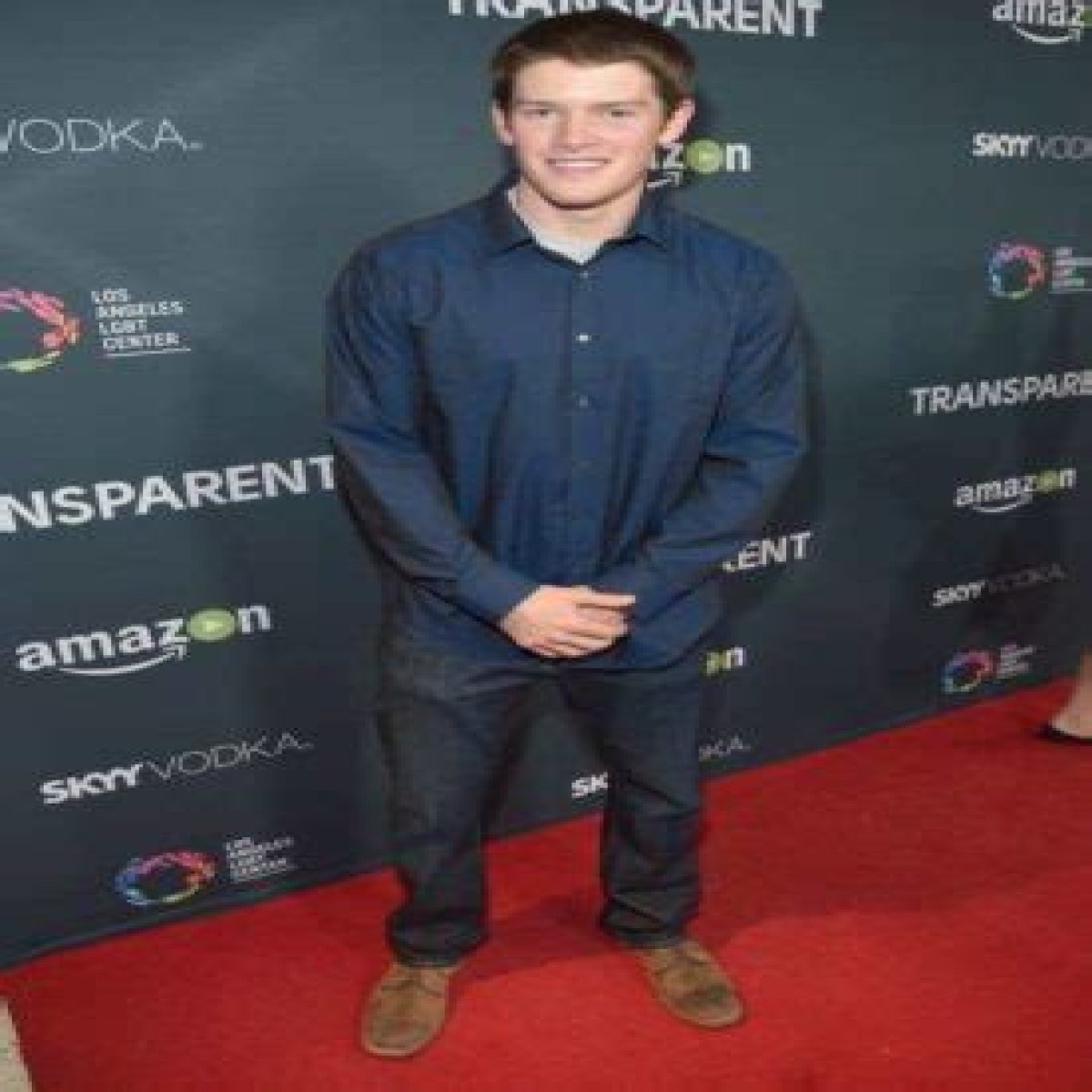 Alexander MacNicoll Height, Weight, Age, Girlfriend, Family, Facts