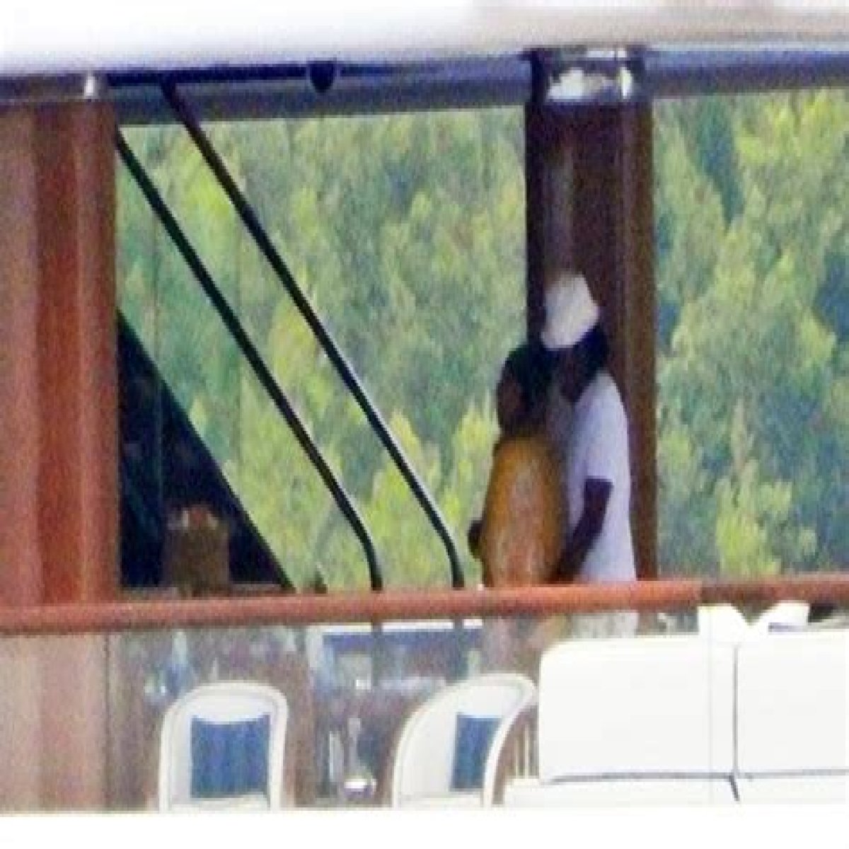 Beyonce & JAY-Z Cuddle On Luxury Yacht In Croatia: Photo – Hollywood Life