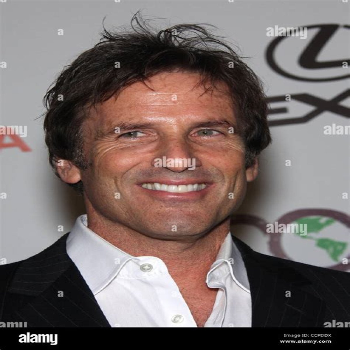 Hart Bochner