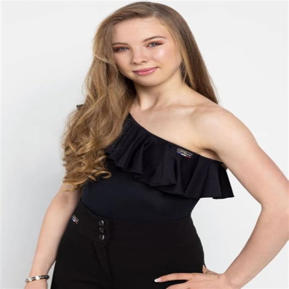 Lindsay van Zundert Height, Weight, Age, Body Statistics