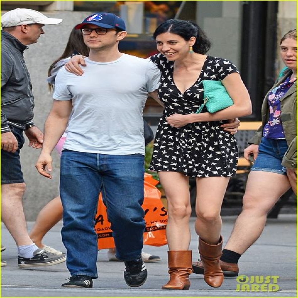 Meet Tasha McCauley: Joseph Gordon-Levitt’s New Wife – “Cool Robot Chick!”