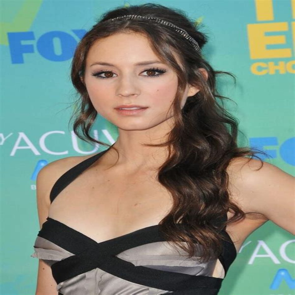 Troian Bellisario Ethnicity, Nationality, Race, Family, Body measurements, career