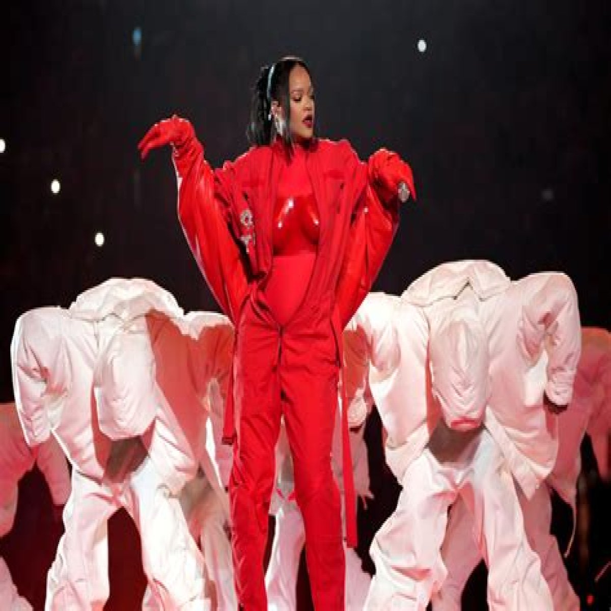 Wild Rihanna Illuminati conspiracy after Super Bowl debunked